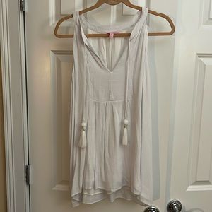 Lilly Pulitzer White Sleeveless top with v neck tassel. Size XL